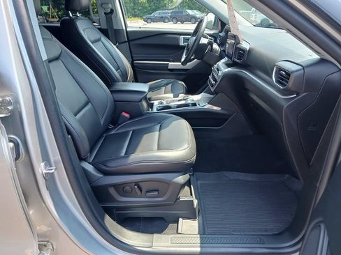 Used 2023 Ford Explorer XLT w/ Equipment Group 202A AWD/4WD image 11
