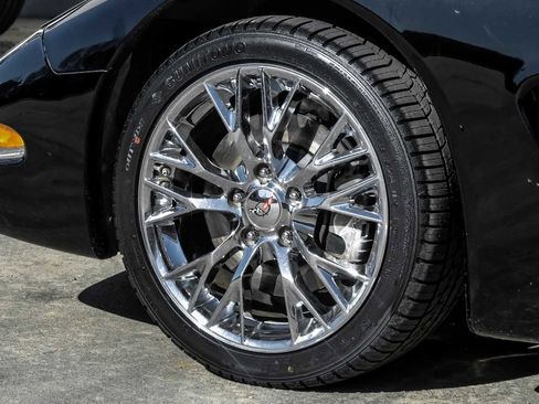 Used 2004 Chevrolet Corvette Coupe w/ Roof Package image 42