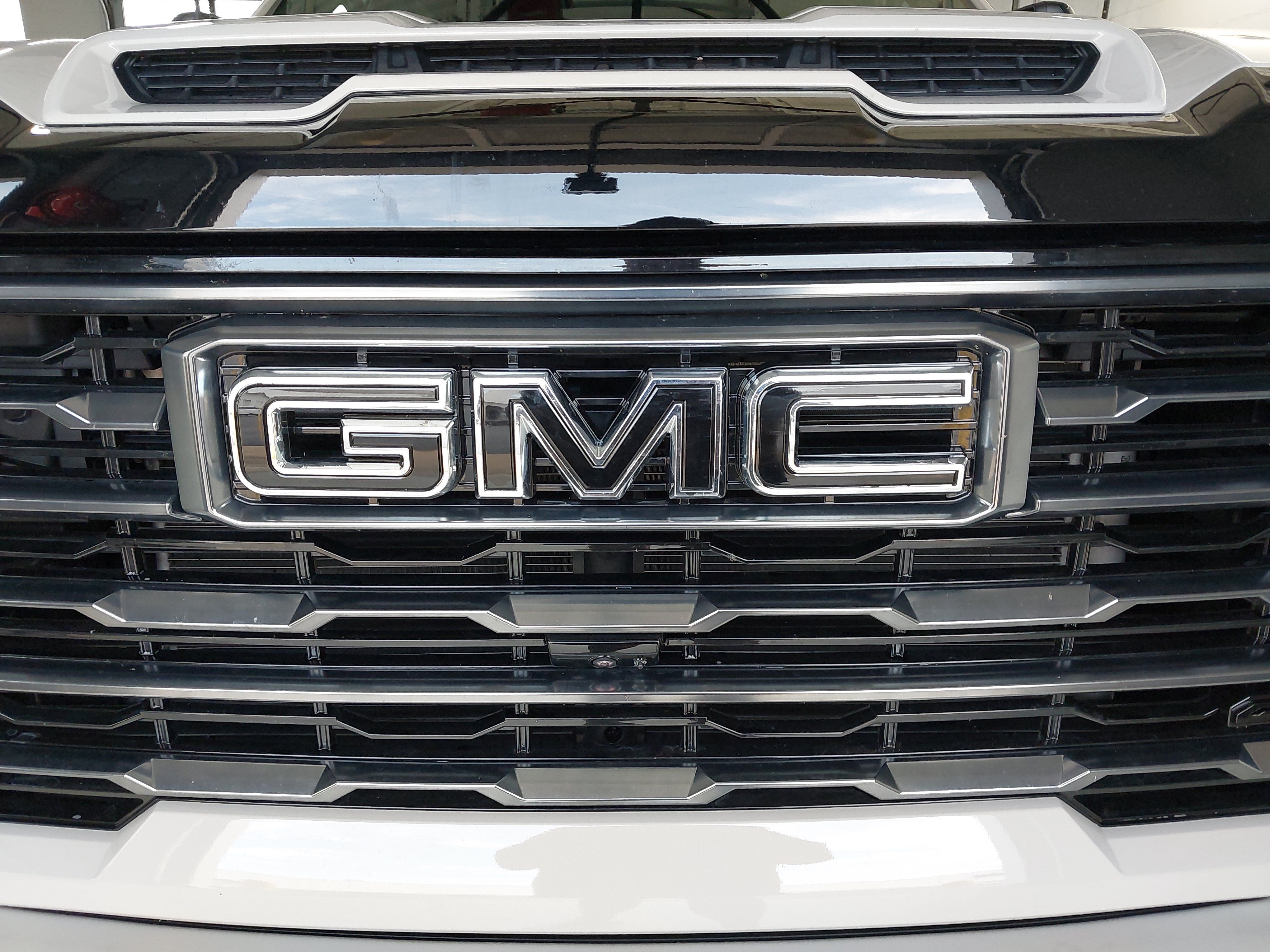Used 2026 GMC Sierra 2500 AT4 w/ AT4 Premium Plus Package AWD/4WD image 31