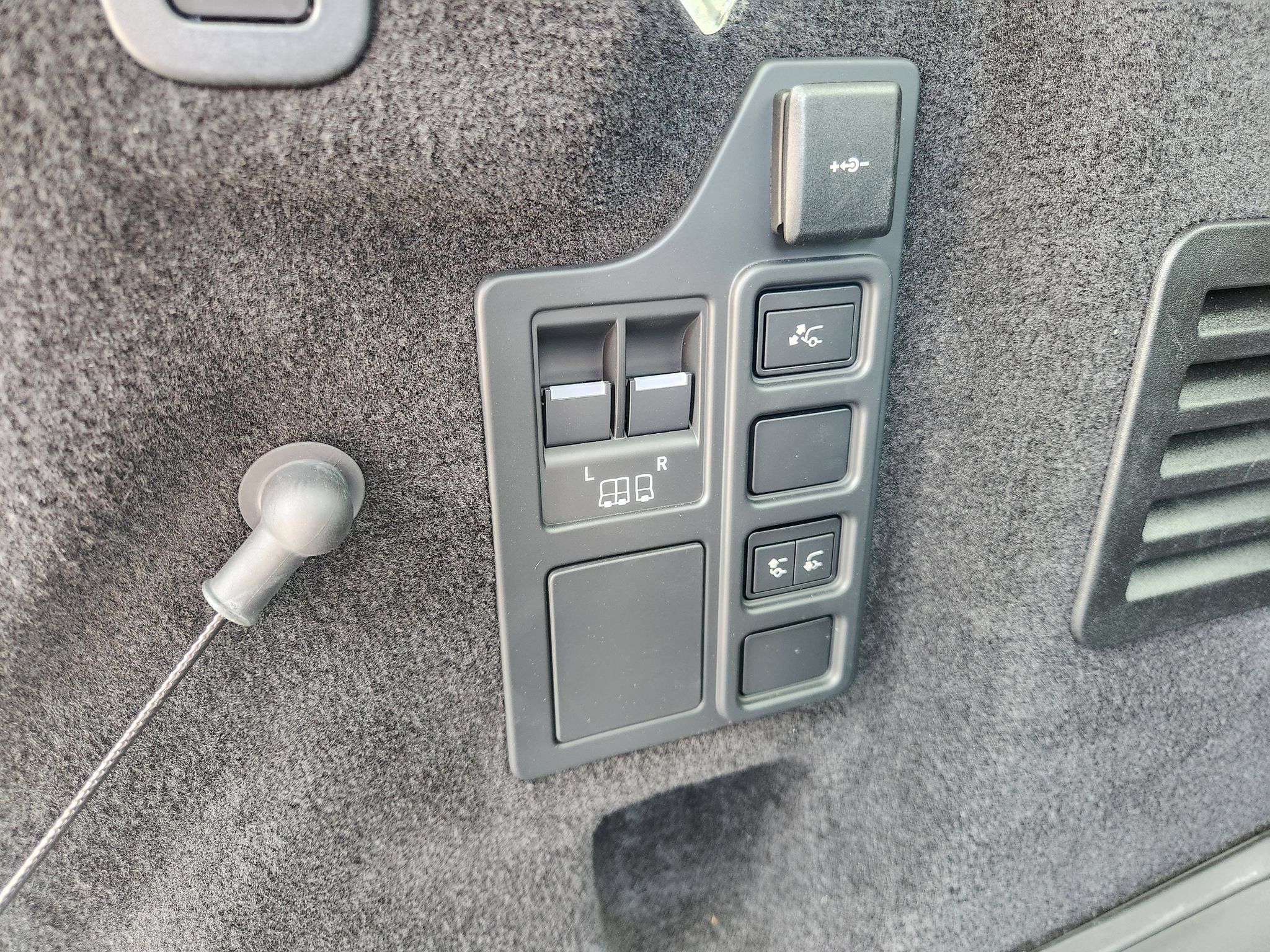 Used 2026 Land Rover Discovery S AWD/4WD image 17