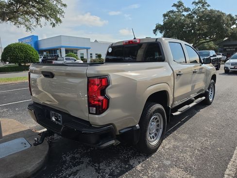 Used 2024 Chevrolet Colorado W/T RWD image 3