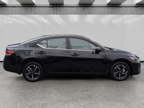 Used 2025 Nissan Sentra SV FWD image 8