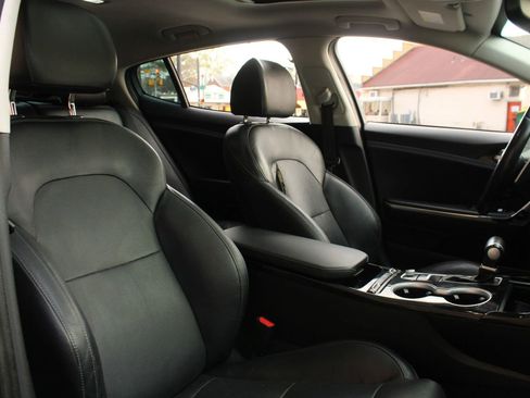 Used 2018 Kia Stinger Premium RWD image 25