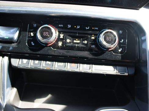 Used 2025 GMC Sierra 2500 Denali Ultimate image 33