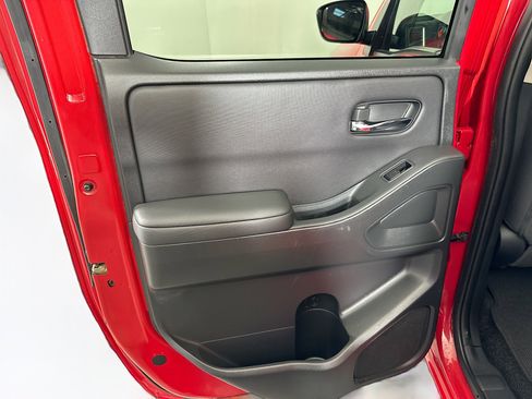 Used 2024 Nissan Frontier SV image 24