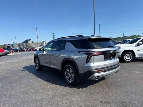 Used 2025 Chevrolet Traverse LT AWD/4WD image 5