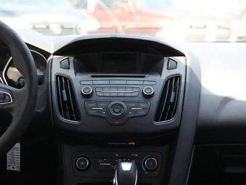 Used 2016 Ford Focus SE FWD image 32