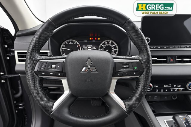 Used 2024 Mitsubishi Outlander SE FWD image 13