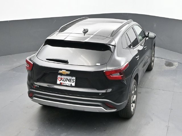 Used 2025 Chevrolet Trax LT FWD image 35