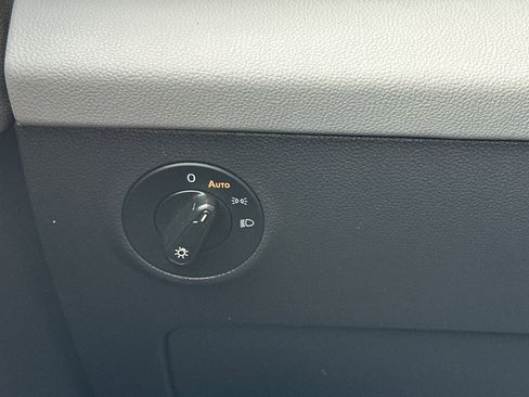 Used 2022 Volkswagen Taos SE image 30