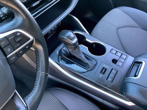 Certified 2024 Toyota Highlander LE image 16