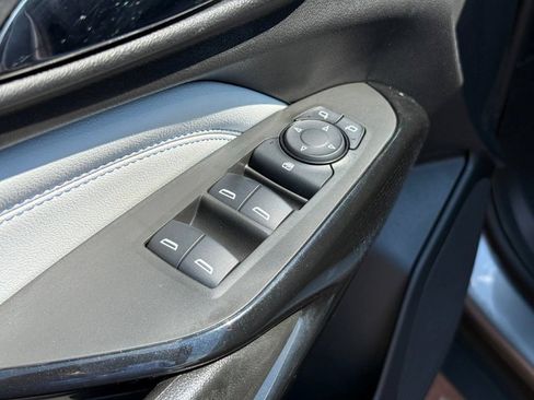 Used 2025 Chevrolet Trax LT FWD image 10