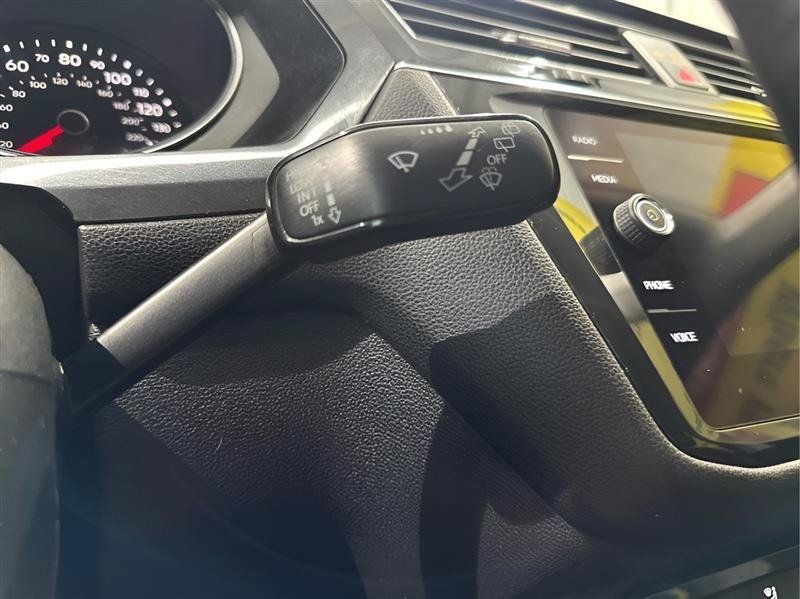 Used 2018 Volkswagen Tiguan SEL FWD image 14