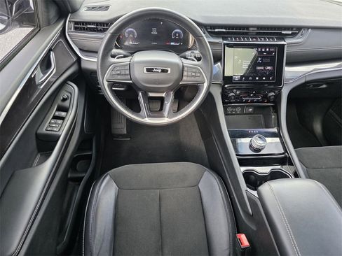 Used 2022 Jeep Grand Cherokee Altitude image 13