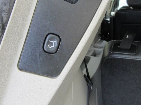 Used 2017 Dodge Grand Caravan SXT FWD image 21