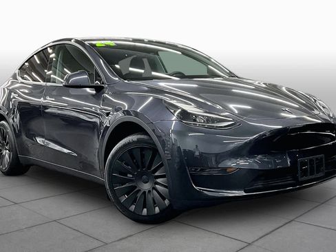 Used 2024 Tesla Model Y 2WD image 2