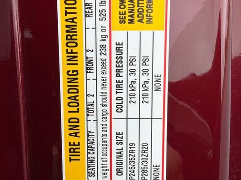 Used 2018 Chevrolet Corvette Stingray Coupe w/ Battery Protection Package RWD image 17