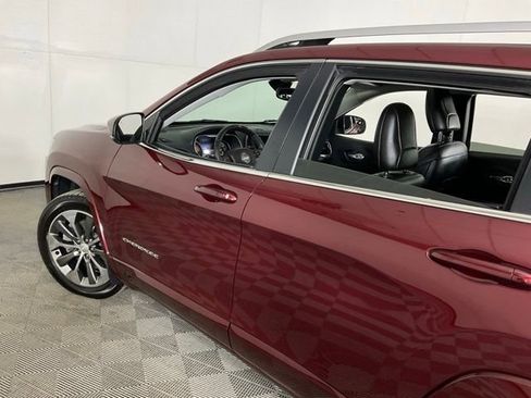 Used 2019 Jeep Cherokee Overland image 42