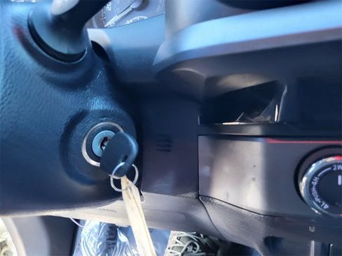 Used 2017 Toyota Tacoma TRD Sport w/ Premium & Technology Package image 23