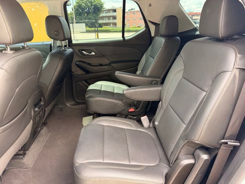 Used 2019 Chevrolet Traverse RS FWD image 17
