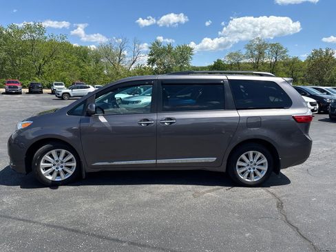 Used 2016 Toyota Sienna XLE w/ XLE Navigation Package AWD/4WD image 6