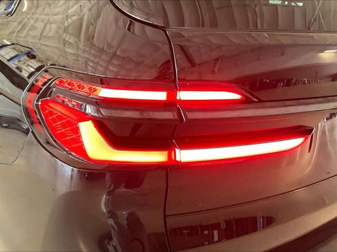 Used 2024 BMW X7 xDrive40i w/ M Sport Package image 25