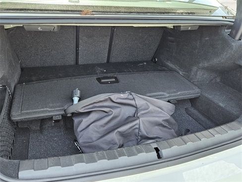 Used 2024 BMW 330e image 5