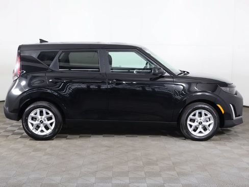 Used 2025 Kia Soul LX w/ LX Technology Package FWD image 17