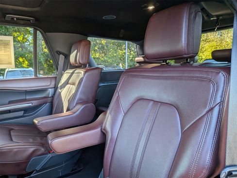 Used 2023 Ford Expedition Limited image 31