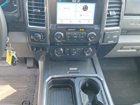 Used 2017 Ford F250 XLT w/ XLT Premium Package image 10