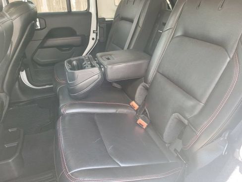 Used 2022 Jeep Wrangler Unlimited Rubicon w/ Cold Weather Group AWD/4WD image 21