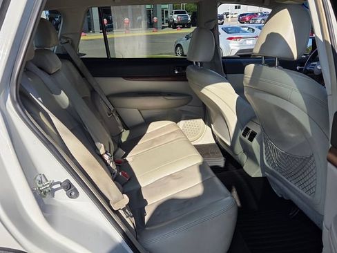 Used 2014 Subaru Outback 2.5i Limited w/ Moonroof Package AWD/4WD image 15
