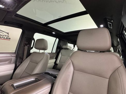 Used 2021 Chevrolet Suburban LT AWD/4WD image 16