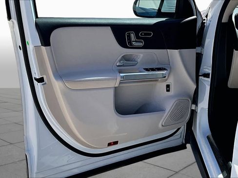 Used 2023 Mercedes-Benz GLB 250 image 20