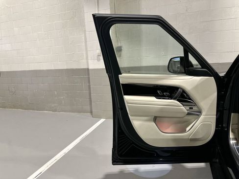 Certified 2023 Land Rover Range Rover SE image 9