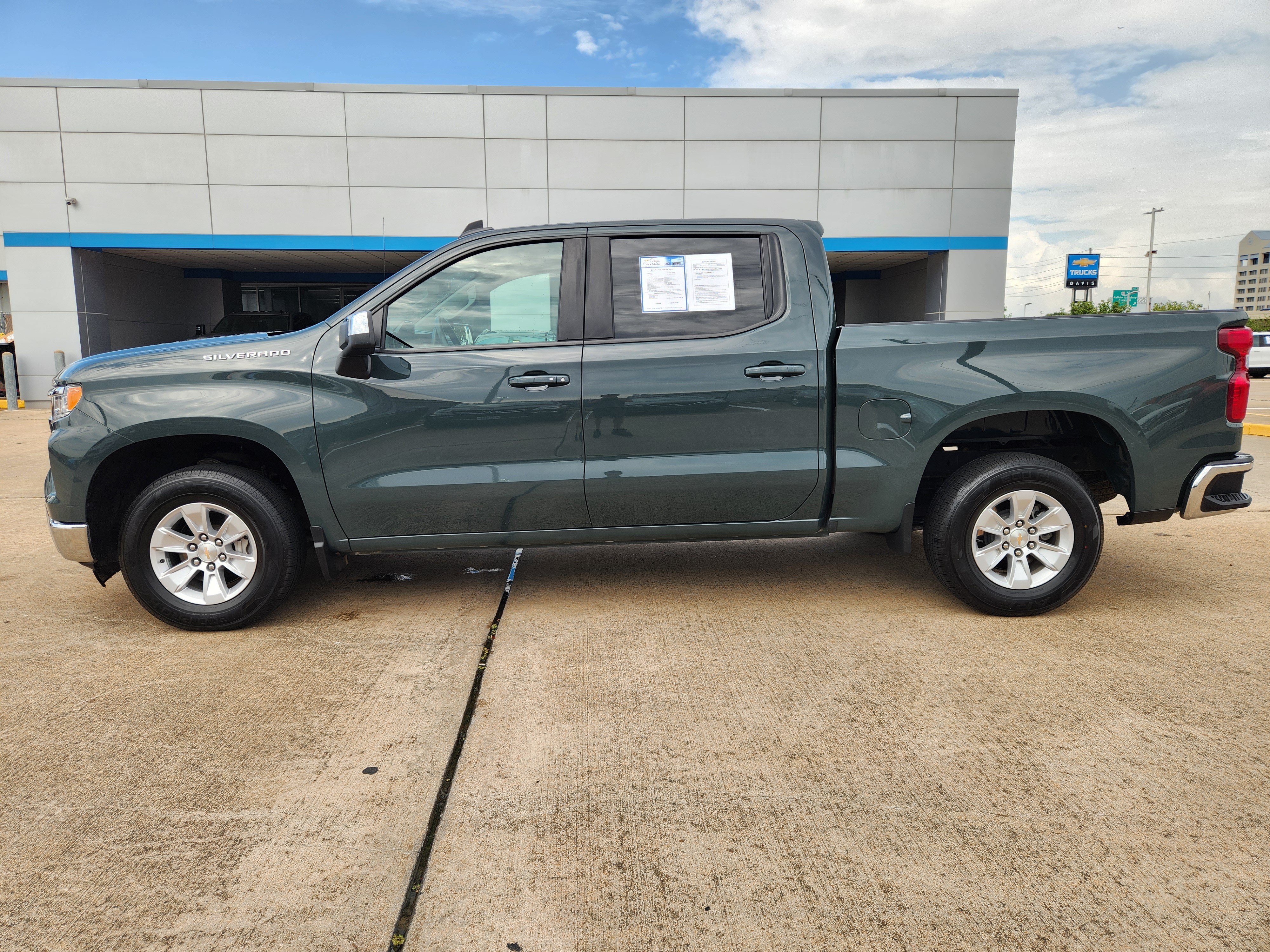 Certified 2025 Chevrolet Silverado 1500 LT RWD image 5