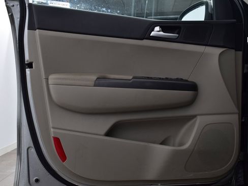 Used 2021 Kia Sportage LX image 7