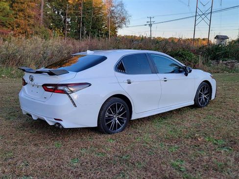 Used 2021 Toyota Camry SE FWD image 3