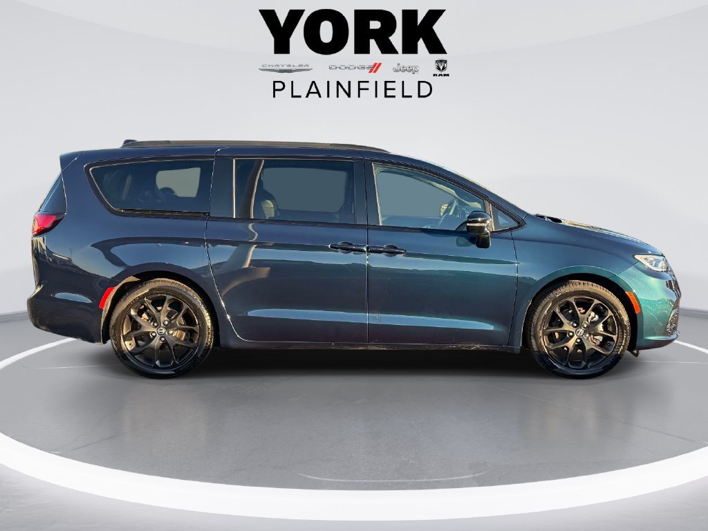 Used 2025 Chrysler Pacifica Limited FWD image 4