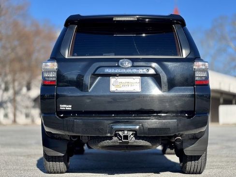 Used 2018 Toyota 4Runner SR5 image 6