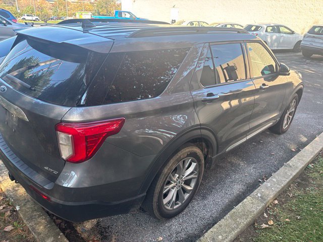 Used 2023 Ford Explorer XLT w/ Equipment Group 202A AWD/4WD image 4