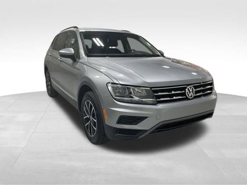 Certified 2021 Volkswagen Tiguan SE image 9