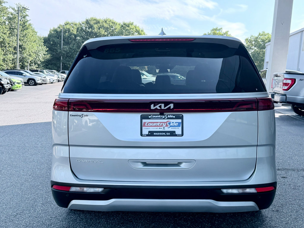 Used 2023 Kia Carnival LX FWD image 8