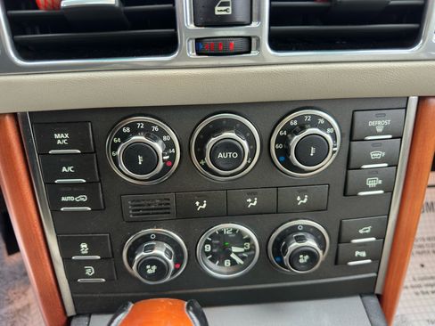 Used 2011 Land Rover Range Rover HSE LUX image 30