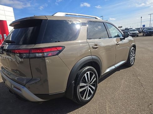 Used 2024 Nissan Pathfinder Platinum w/ Cargo Package image 7