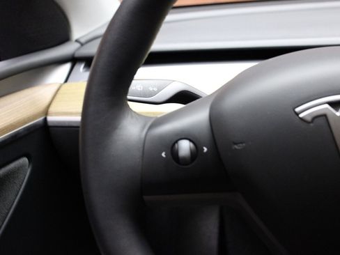 Used 2022 Tesla Model Y Long Range image 47