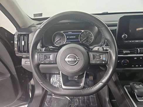 Used 2022 Nissan Pathfinder SV AWD/4WD image 15