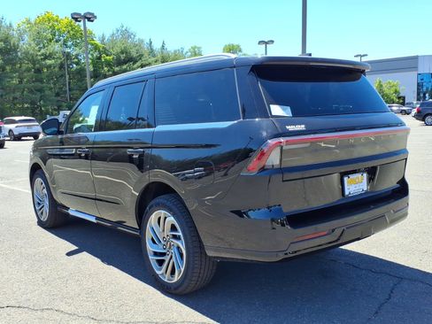 New 2026 Lincoln Navigator Reserve AWD/4WD image 4
