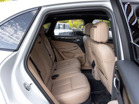 Certified 2026 Porsche Macan AWD/4WD image 49