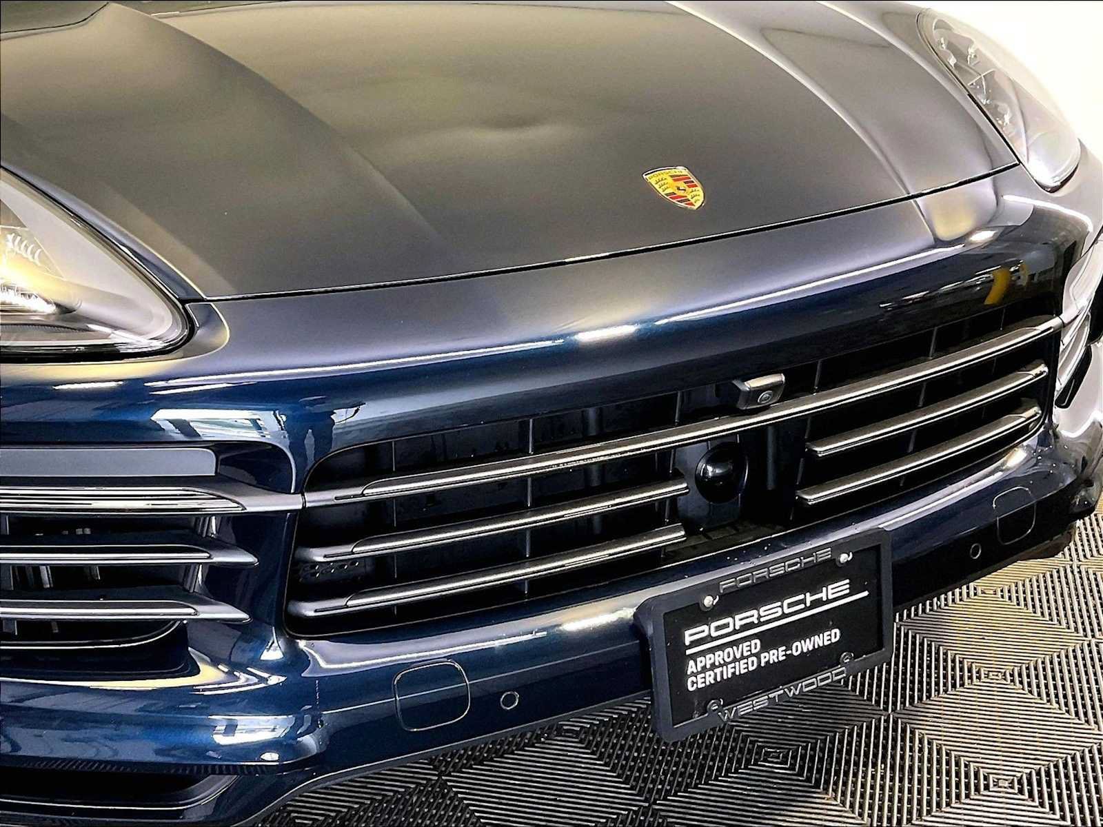 Certified 2022 Porsche Cayenne Platinum Edition AWD/4WD image 34